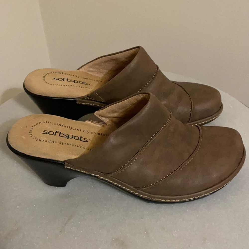 Soft Spots Women’s Brown Leather Clogs Mules Size 8.5